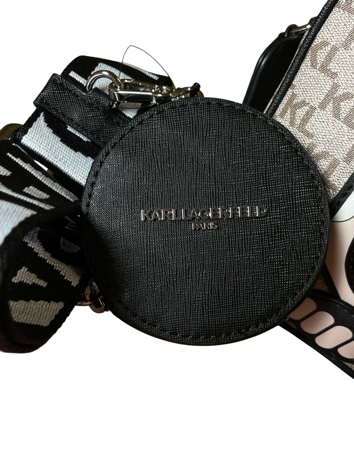 Karl Lagerfeld Mini Crossbody con Monedero – Lujo Compacto y Estilo