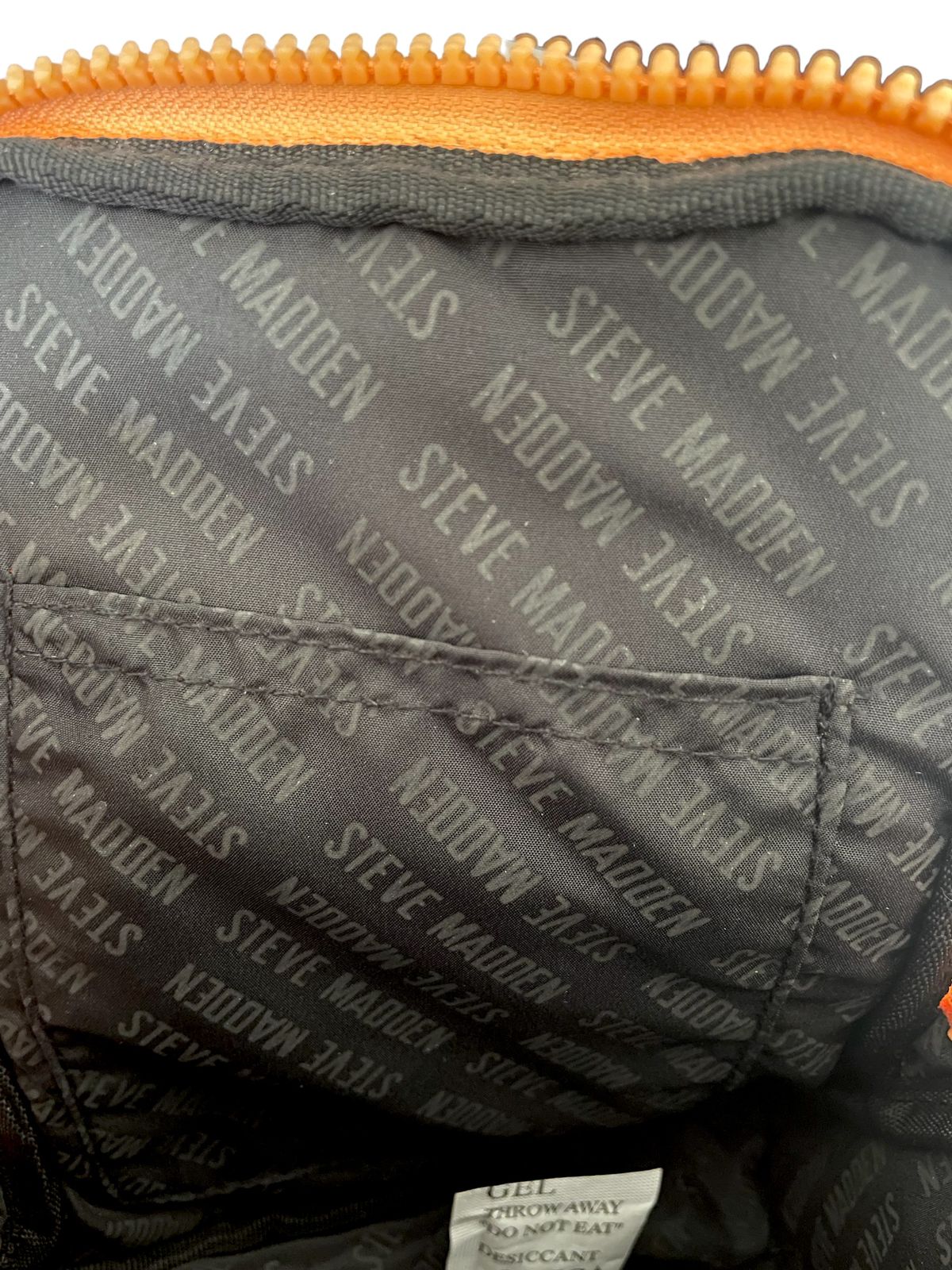 Bolsa Steve Madden Naranja con Termo – Estilo, Energía y Funcionalidad en Uno