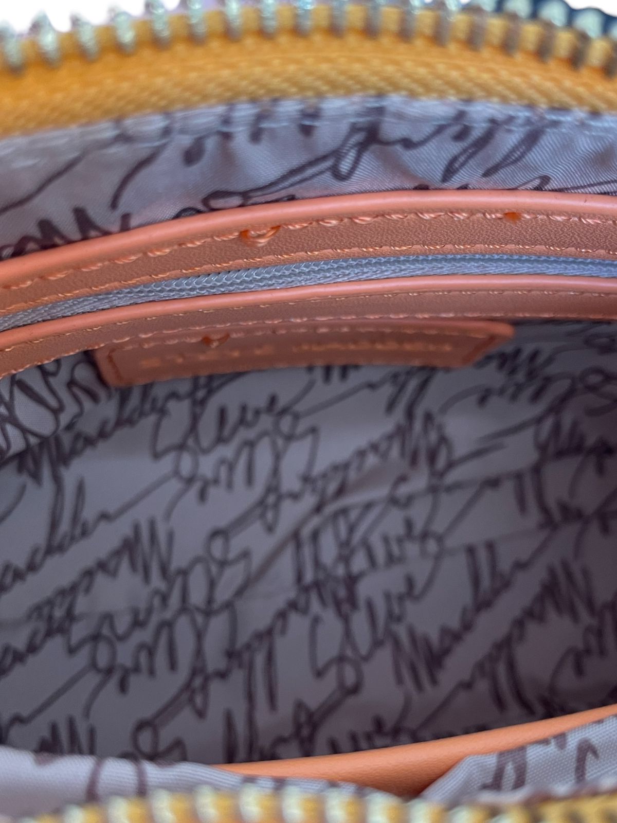 Bolsa Steve Madden “Bold Orange” – Energía y estilo que se sienten
