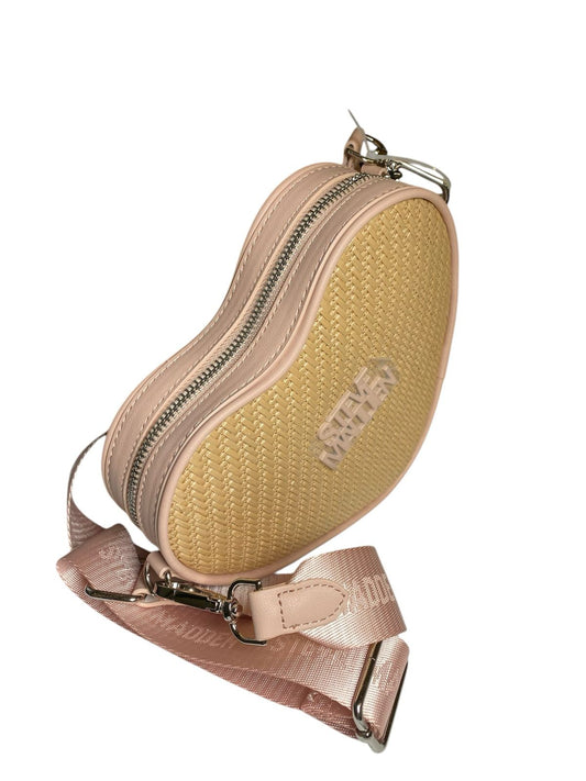 Bolsa Steve Madden Corazón Tejida – Romance y Estilo en Cada Detalle