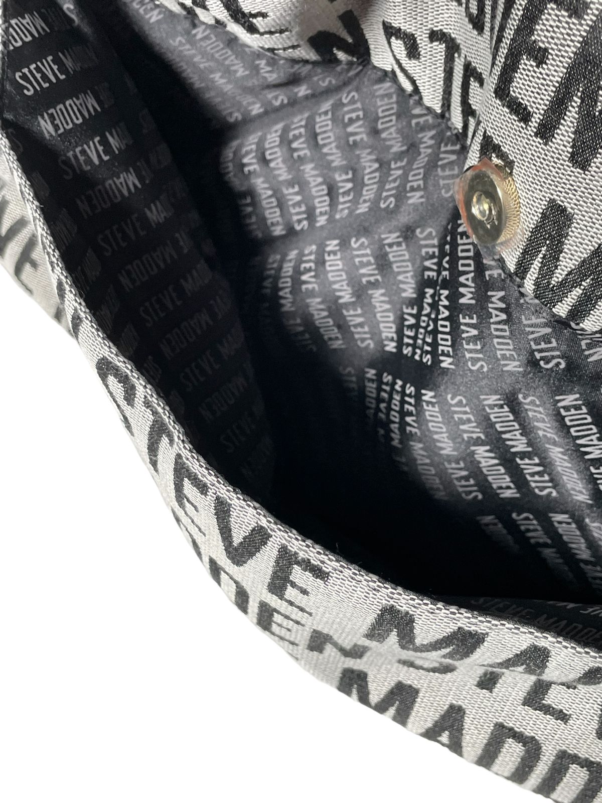 Pañalera Steve Madden Gris – Estilo y practicidad