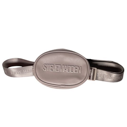Cangurera Semi Redonda Steve Madden – Estilo urbano que se mueve contigo