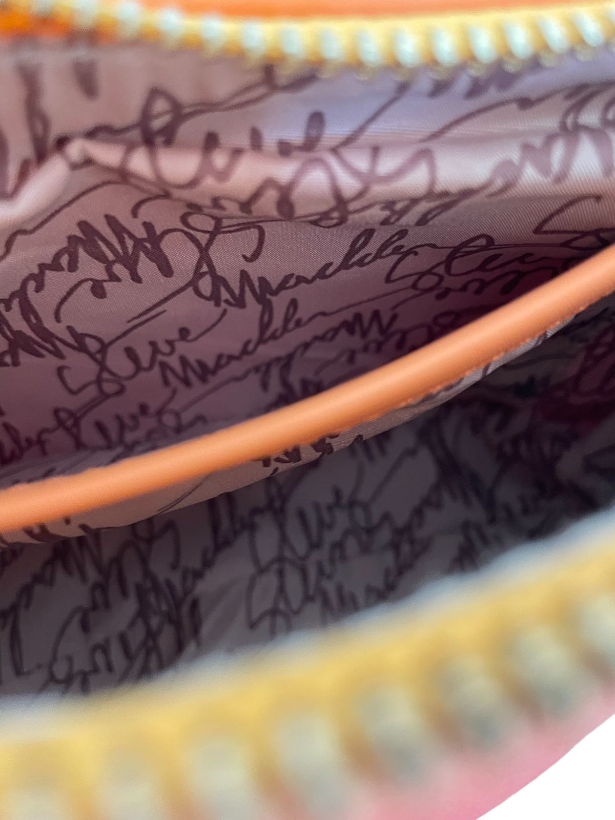 Bolsa Steve Madden “Bold Orange” – Energía y estilo que se sienten